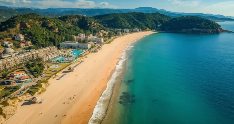Albena Bulgarien Hotelanlage mit Pool und Strandblick