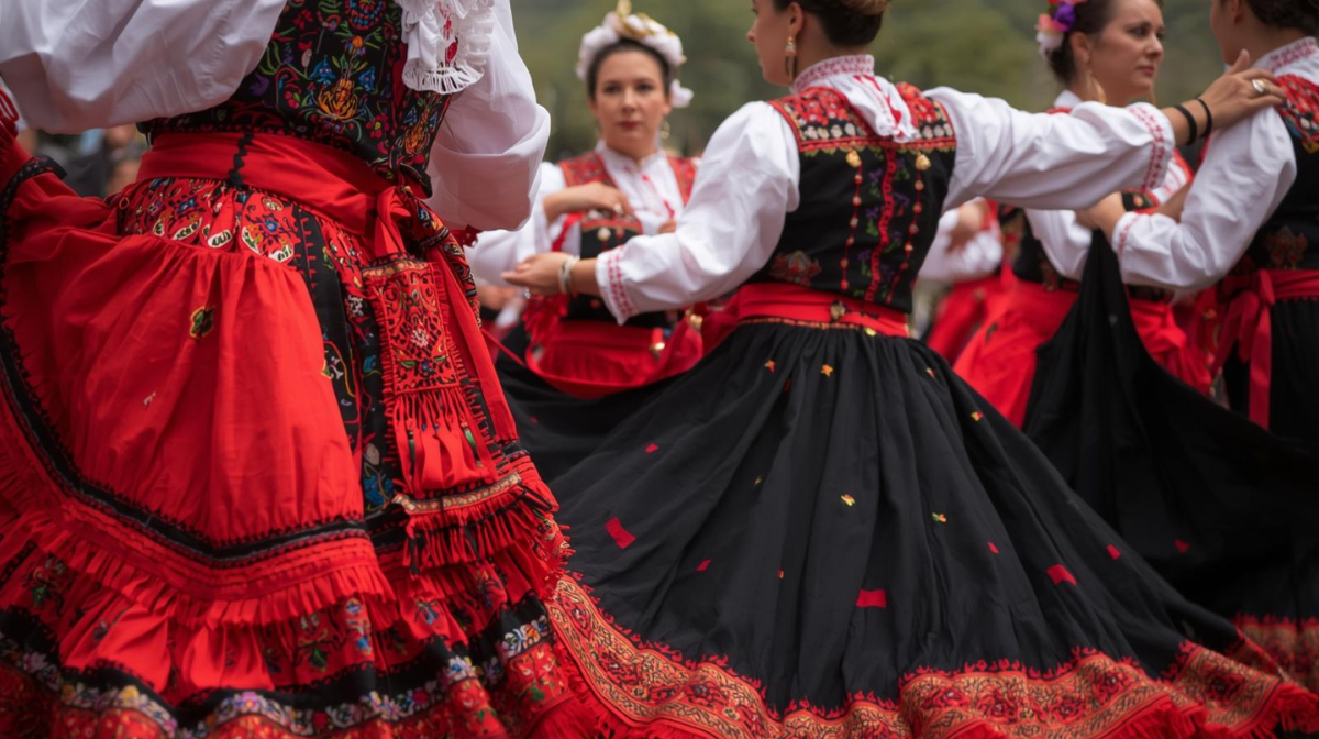 Traditionelle bulgarische Folklore Tracht Bulgarien Kultur mit traditioneller Folklore Tracht