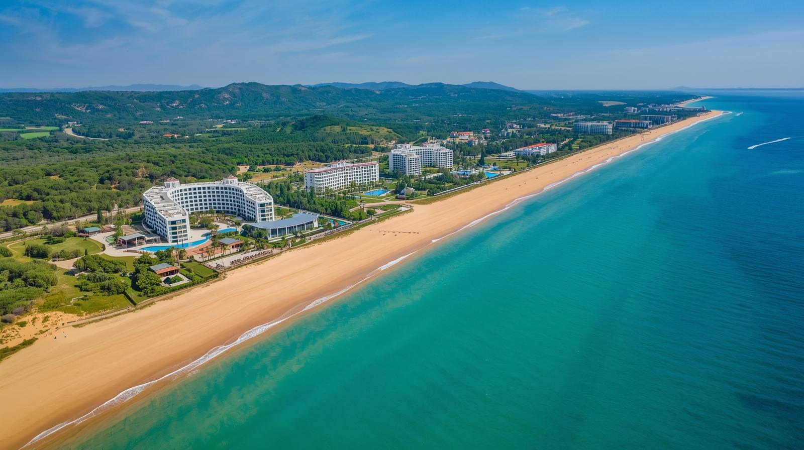 Goldstrand Bulgarien – Luftaufnahme der Küste Bulgarien Urlaub am Goldstrand mit Hotelanlagen und türkisblauem Meer